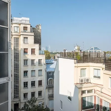 Foch Studio Apartment